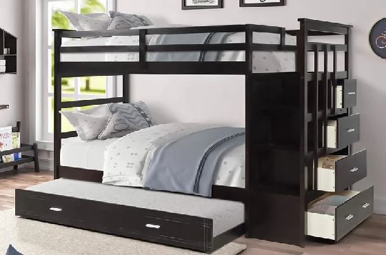 سرير ثلاث أدوار مع سحارة